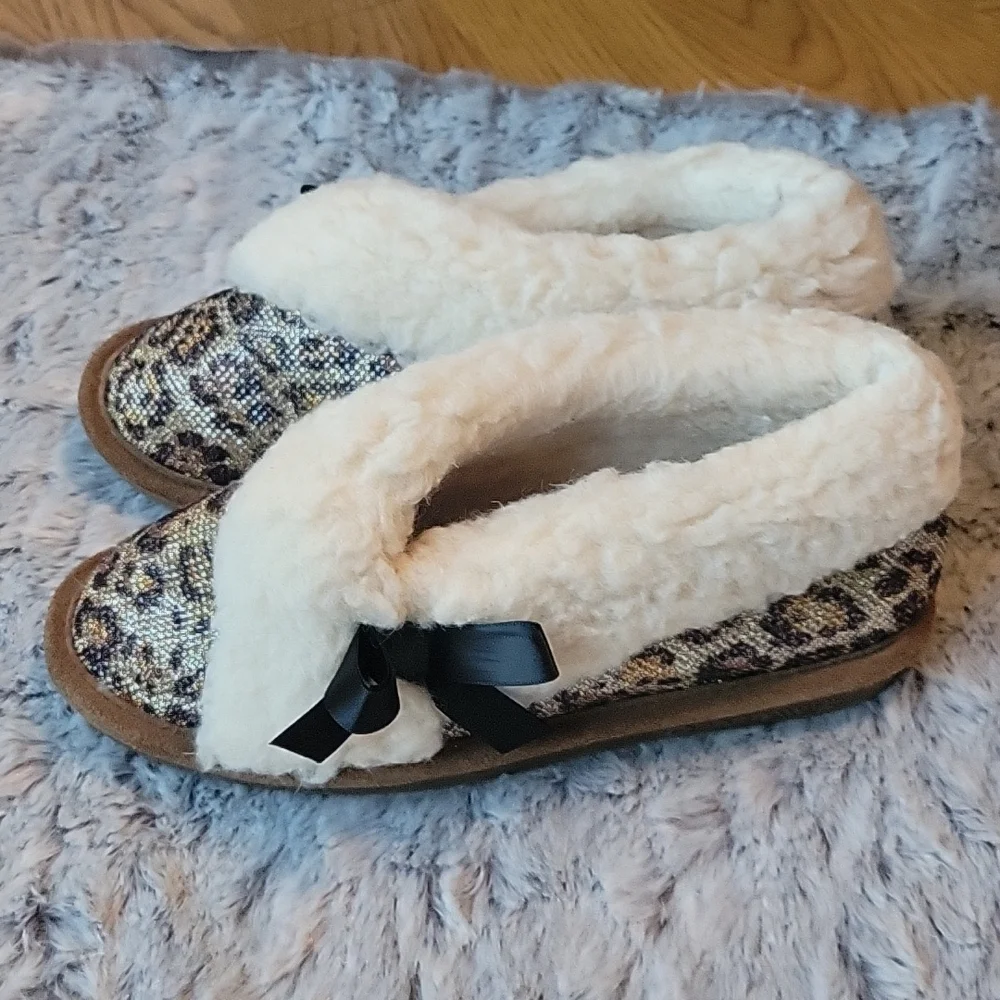 Bearpaw Cheetah Print Slippers, Girls Size 4, Great Condition!